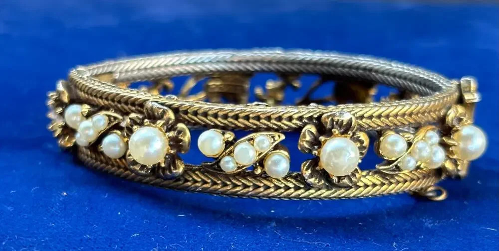 Vintage Florenze Faux Pearl Gold Tone Flowers Leaves Spring Hinged Bracelet 7